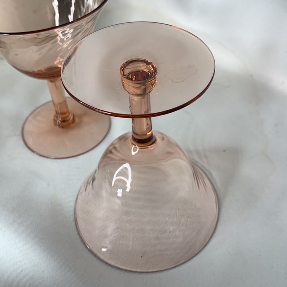 Beautiful pink swirl champagne/ sherbet glasses - Picture 8 of 9